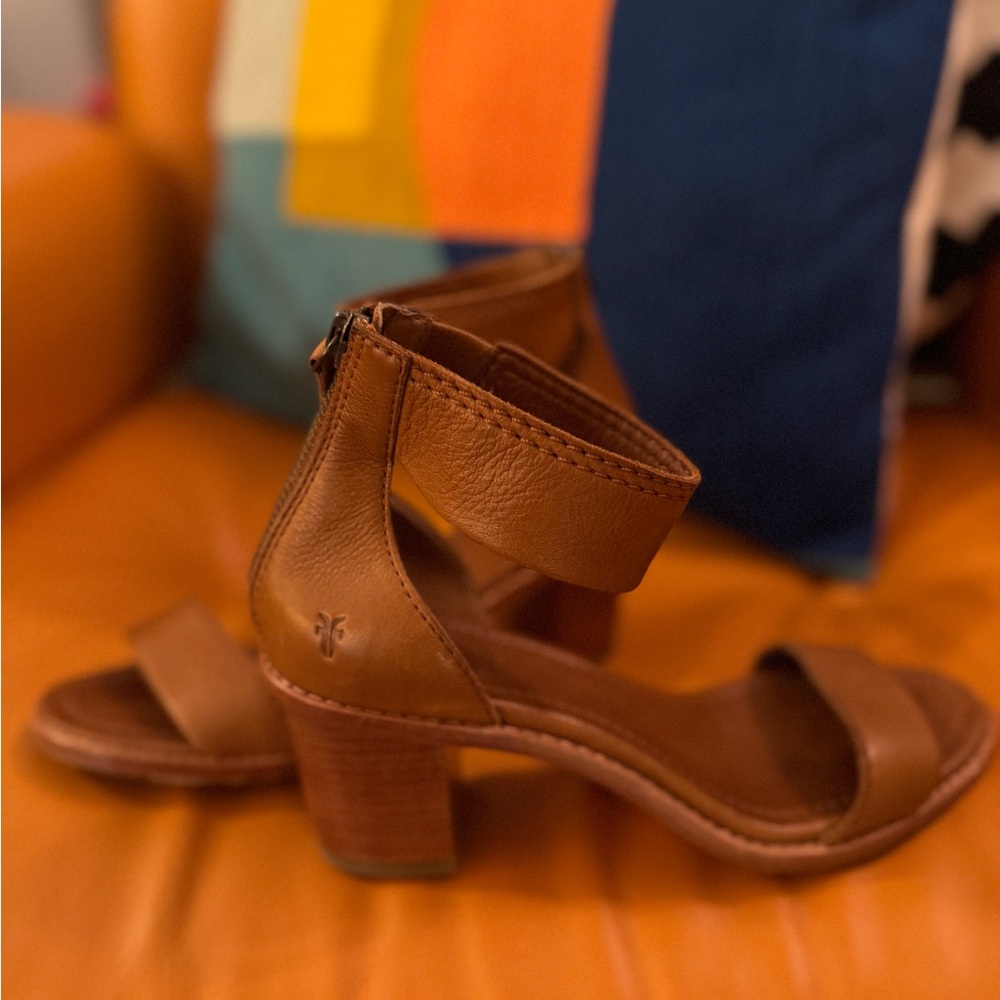 FRYE Women’s 6.5M Cognac Brielle Back Zip Dress Sandal Heels Leather Ankle Strap